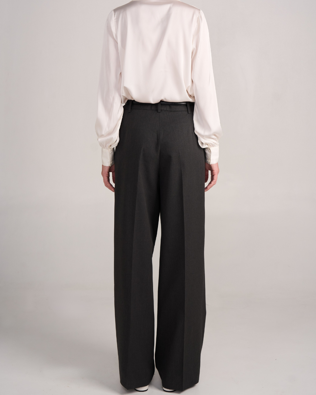 02 Essential Pants