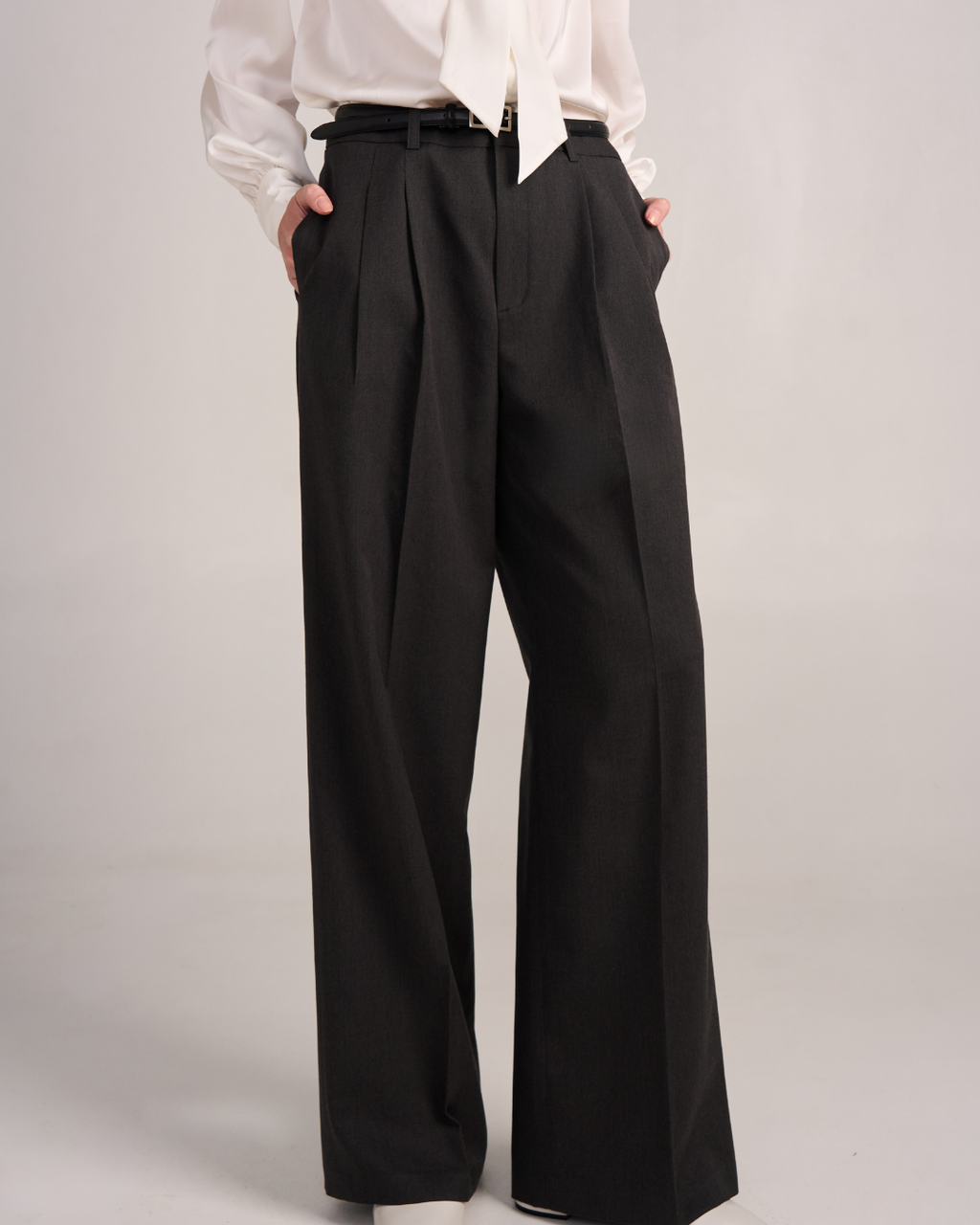 02 Essential Pants