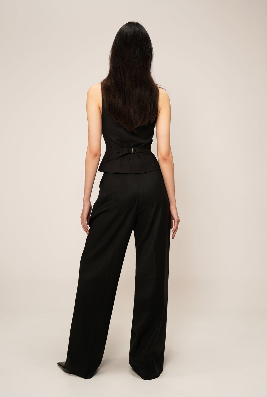 01 Signature Darted Pants