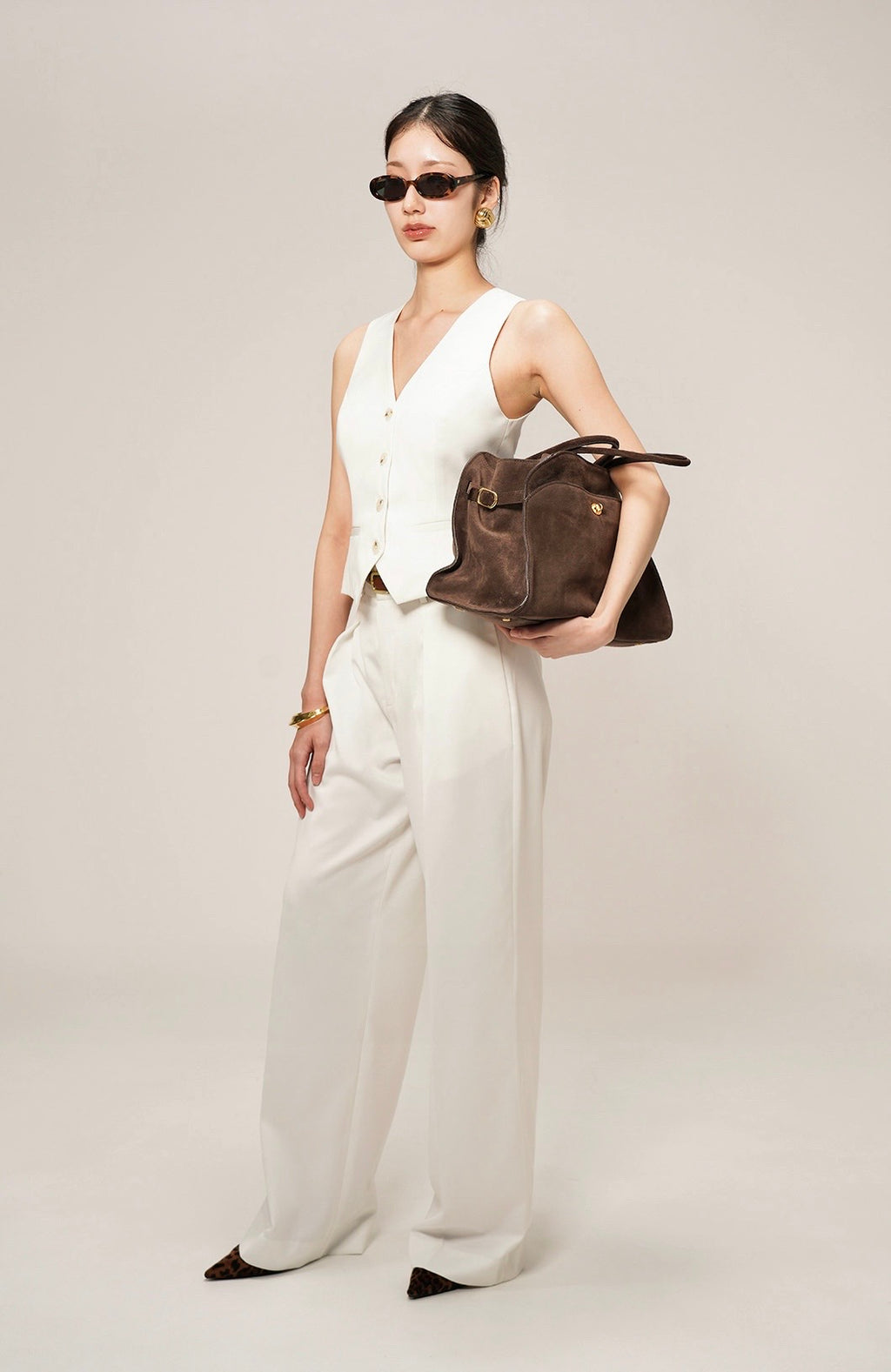 01 Signature Darted Pants