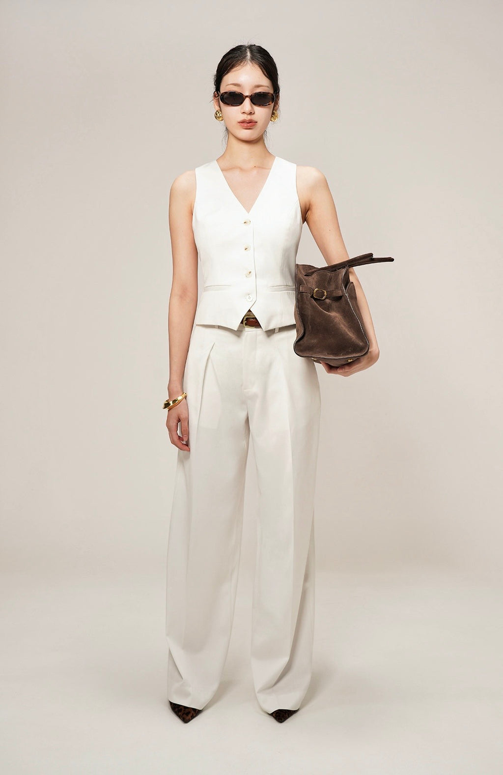 01 Signature Darted Pants