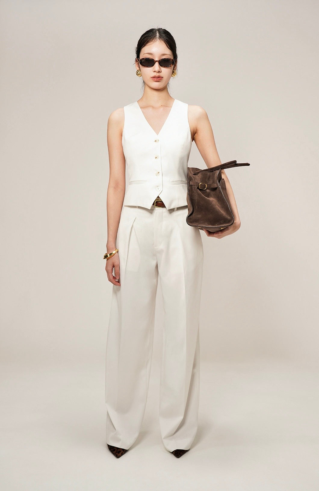 01 Signature Darted Pants