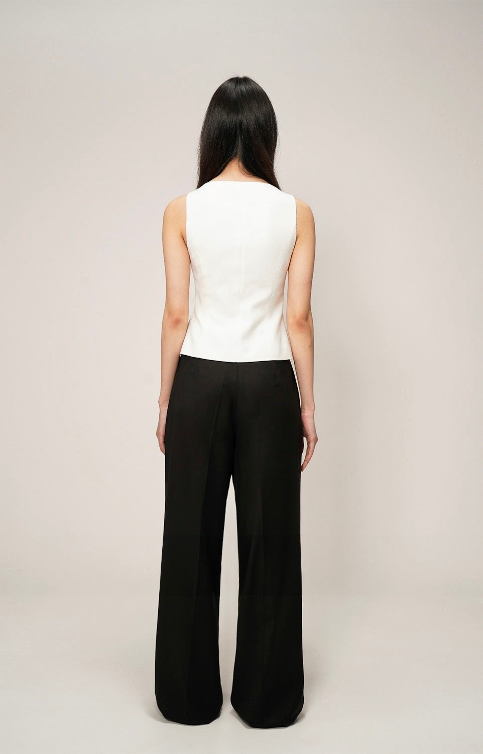 01 Signature Darted Pants